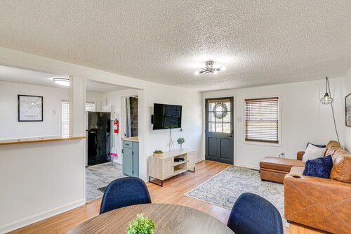 Jefferson City Bungalow: Hot Tub & Patio!
