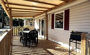 屋外ダイニングエリア