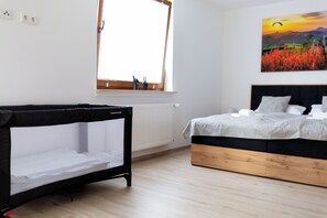 2 bedrooms, iron/ironing board, free WiFi, bed sheets