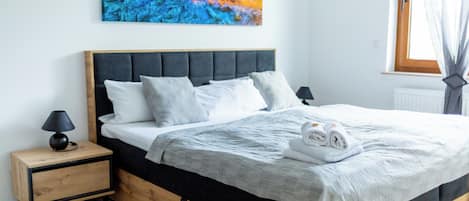 2 bedrooms, iron/ironing board, free WiFi, bed sheets