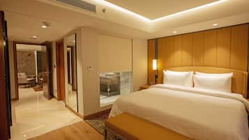 Executive Suite, Pool View | 1 bedroom, Egyptian cotton sheets, premium bedding, Select Comfort beds