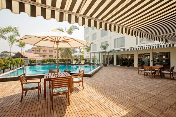 Outdoor pool, pool umbrellas