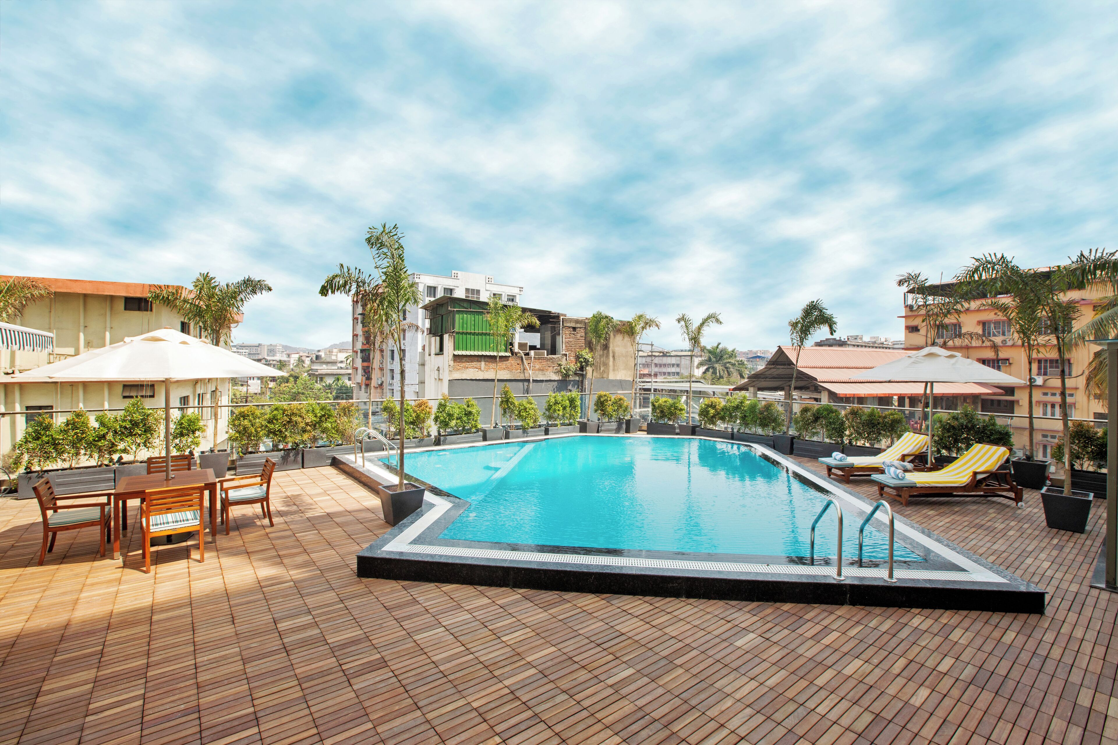 Außenpool, Sonnenschirme