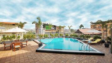 AuĂenpool, Sonnenschirme