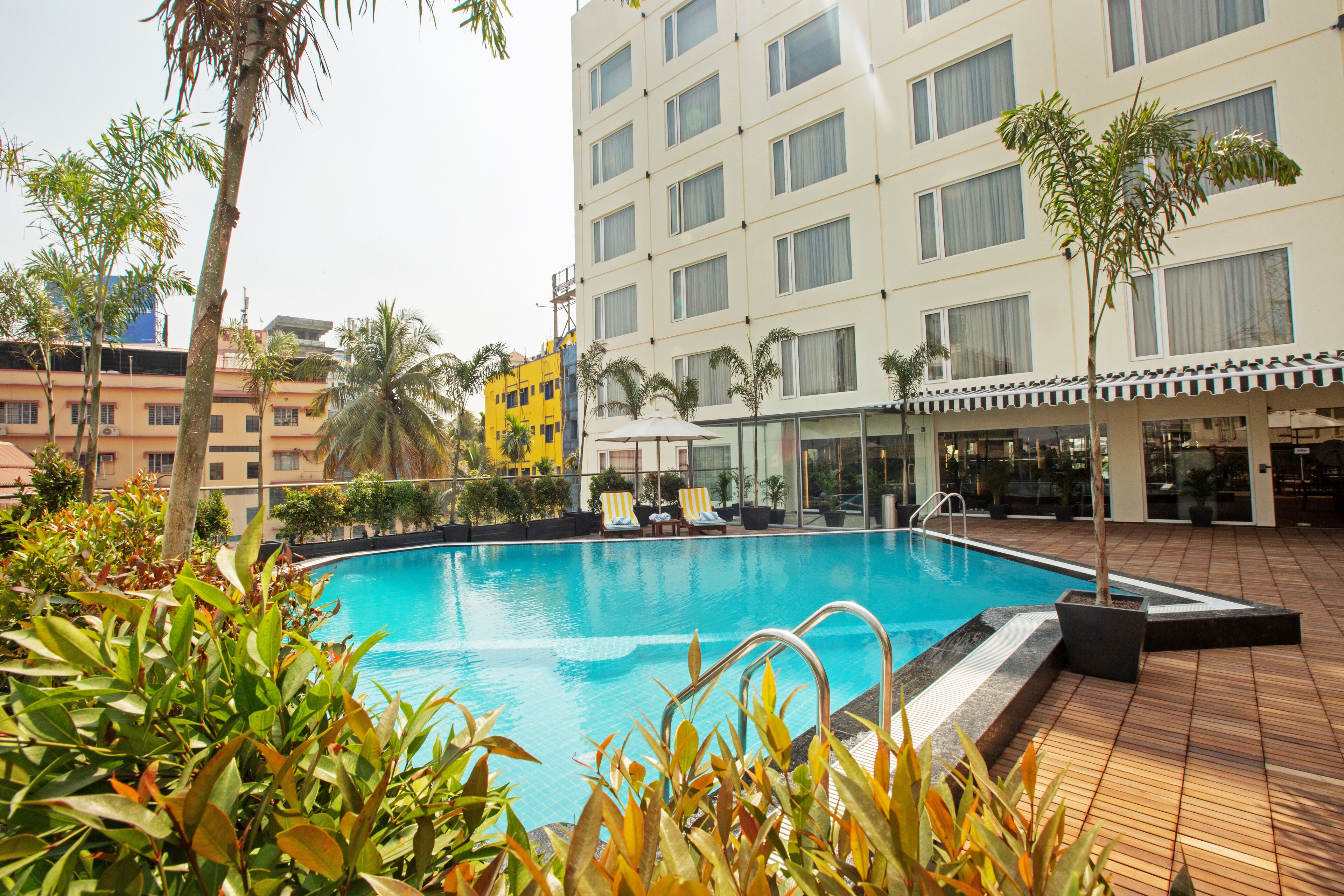 Außenpool, Sonnenschirme