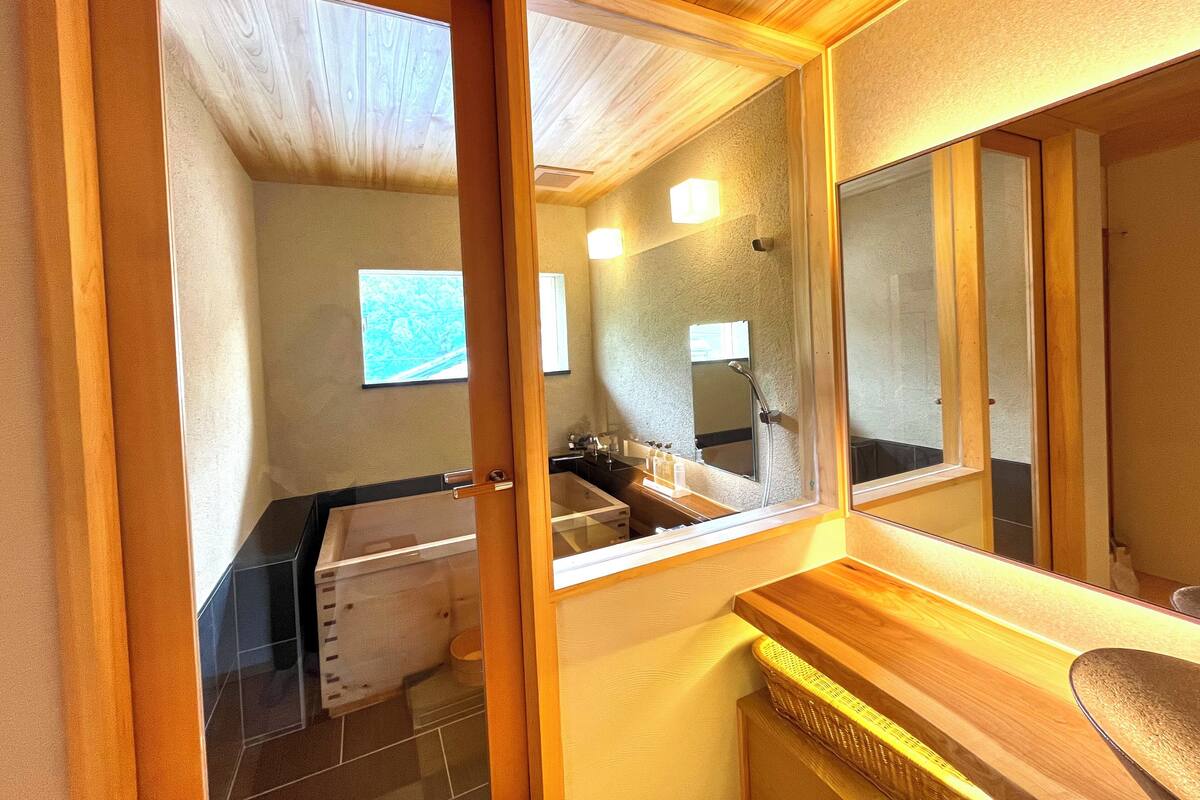 Bathroom | Free toiletries, bidet