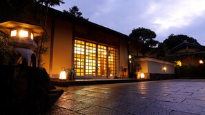 Exterior detail - Koto no Yado Musashino (Nara)