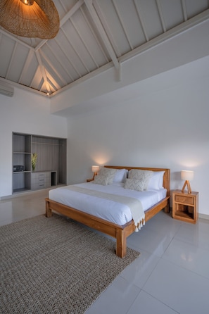 10 bedrooms, iron/ironing board, free WiFi, bed sheets