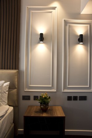 Tremannsrom – panorama, ikke-røyk, delvis sjøutsikt | Sengetøy av topp kvalitet, minibar og safe på rommet