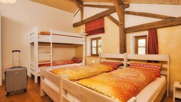 4 habitaciones, tabla de planchar con plancha y wifi gratis