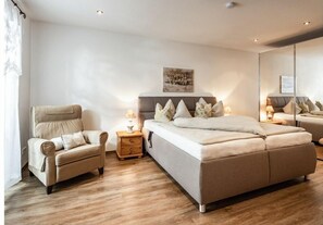 2 bedrooms, internet, bed sheets