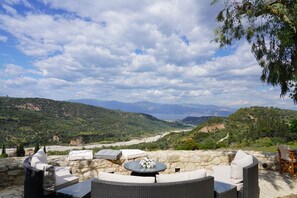 Outdoor dining - Blue Jasmine Villa with private pool  (Chatzis, Aigiou)