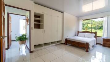 3 habitaciones, tabla de planchar con plancha y wifi gratis