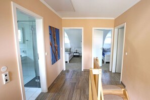 4 室のベッドルーム、アイロン / アイロン台、インターネット、ベッドシーツ