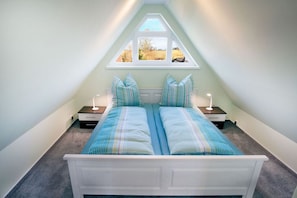 4 bedrooms, desk, iron/ironing board, travel cot