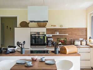 Réfrigérateur, four, plaque de cuisson, lave-vaisselle