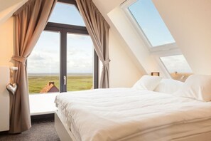 4 bedrooms, iron/ironing board, travel crib, free WiFi