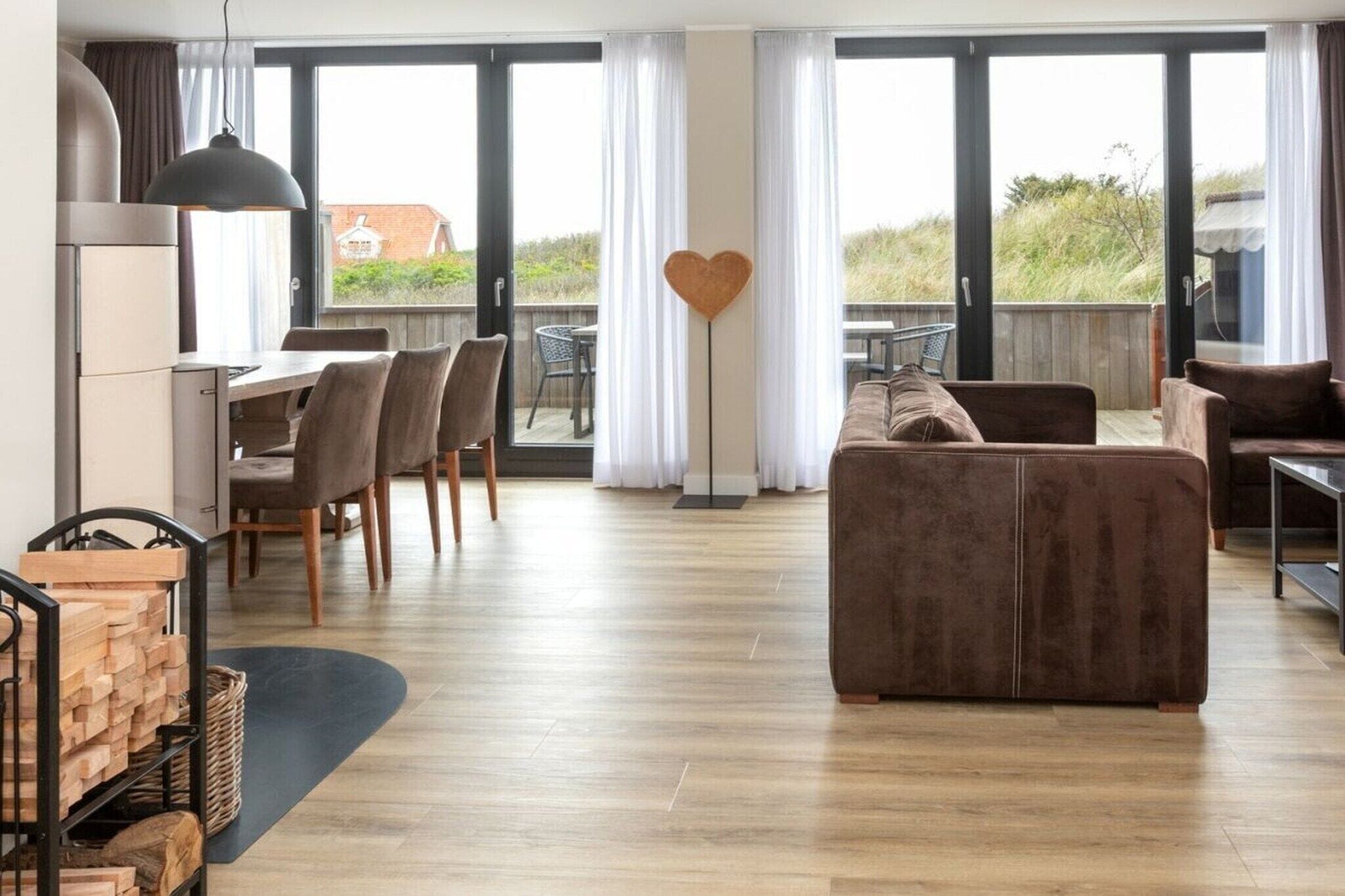 Smart-TV, Kamin, DVD-Player