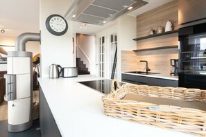 Refrigerador, microondas, parrilla de estufa y lavavajillas 