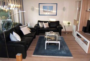 Smart TV, stereo - "At Low 22/3" | Merchant (Horumersiel)