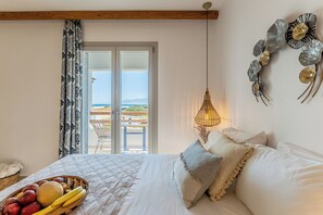 Suite Grand, vistas al mar | Decoración individual, mobiliario individual, escritorio