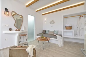 Suite Grand, vistas al mar | Decoración individual, mobiliario individual, escritorio