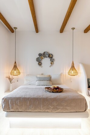 Phòng Suite Grand, quang cảnh biển | Trang trí khác biệt, trang bị nội thất với thiết kế riêng biệt, bàn 