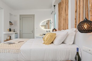 Decoración personalizada, muebles diferentes y escritorio 