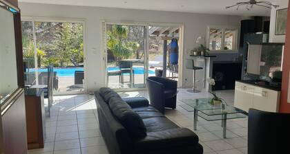 Au Bord du Lac - Villa Piscine - 8 Pers - 4 ch