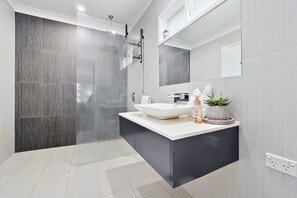 Hårføner og håndklær