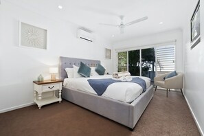 3 bedrooms, iron/ironing board, free WiFi, bed sheets - Sandy Toes @ Clifton Beach - 3 Bedroom Beach House (Clifton Beach)