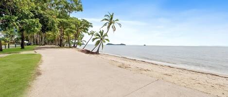 Na praia