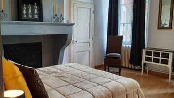 2 quartos, ferros/tábuas de passar roupa, Wi-Fi, roupa de cama