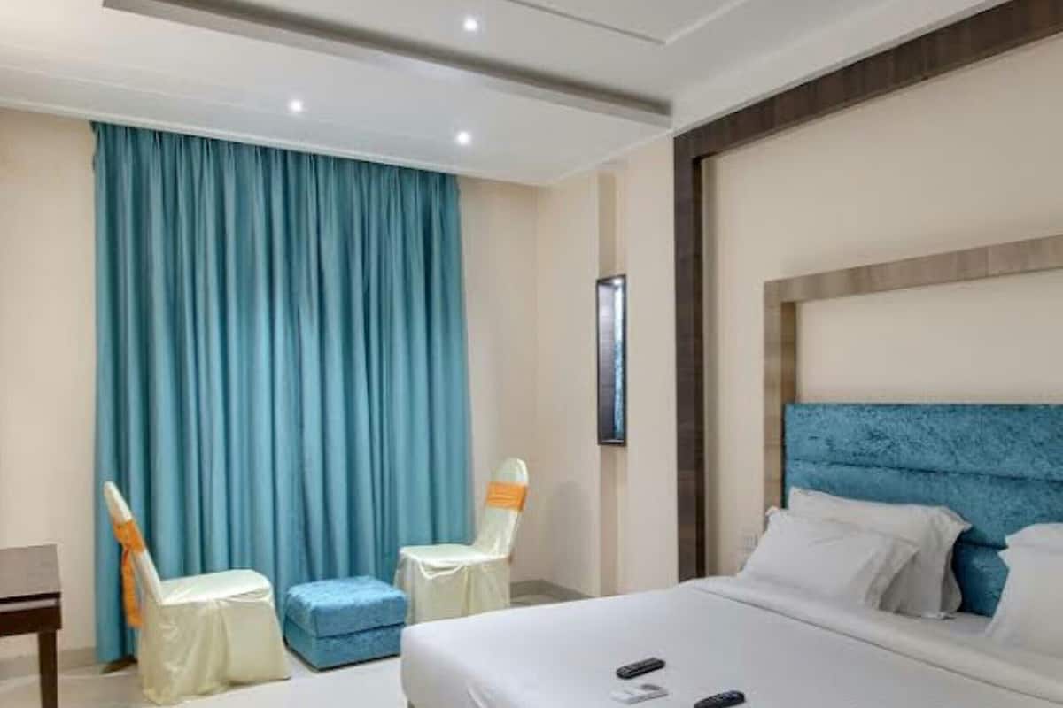WiFi (free), bed sheets