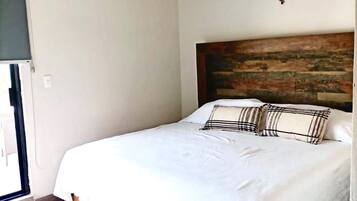 Exclusive House, Pool View | 3 bedrooms, blackout drapes, soundproofing, iron/ironing board