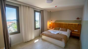 Deluxe Room | Minibar, free WiFi, bed sheets