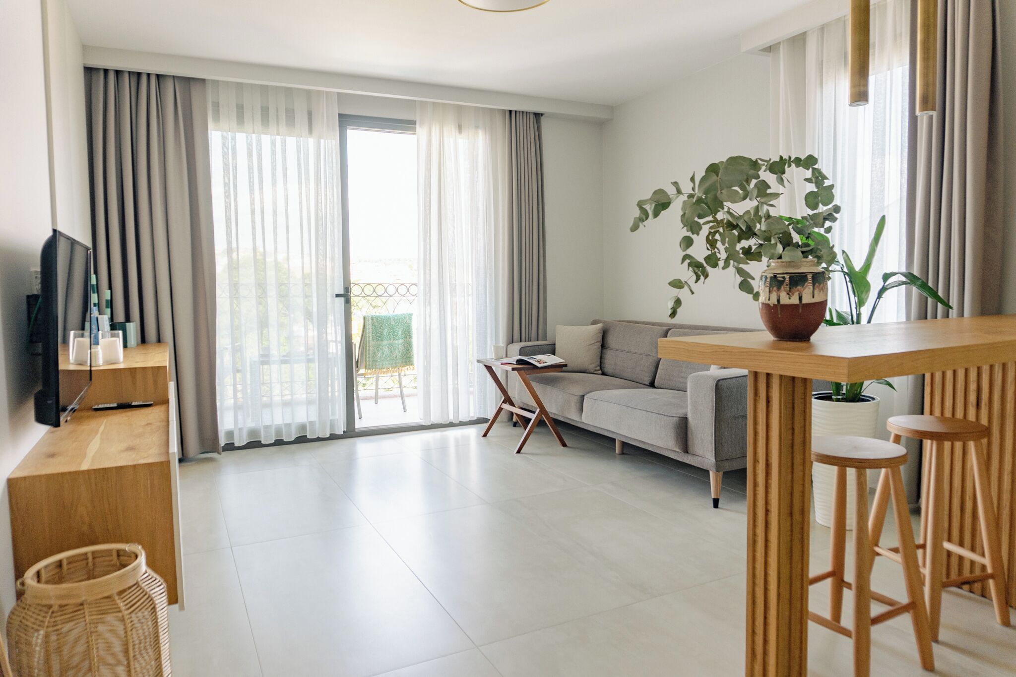 Deluxe Room | Minibar, free WiFi, bed sheets