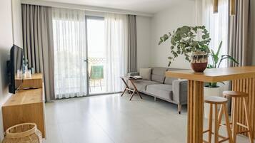 Deluxe Room | Minibar, free WiFi, bed sheets