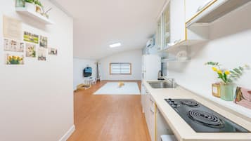 Basic Room, 1 Bedroom (303) | 1 bedroom, free WiFi