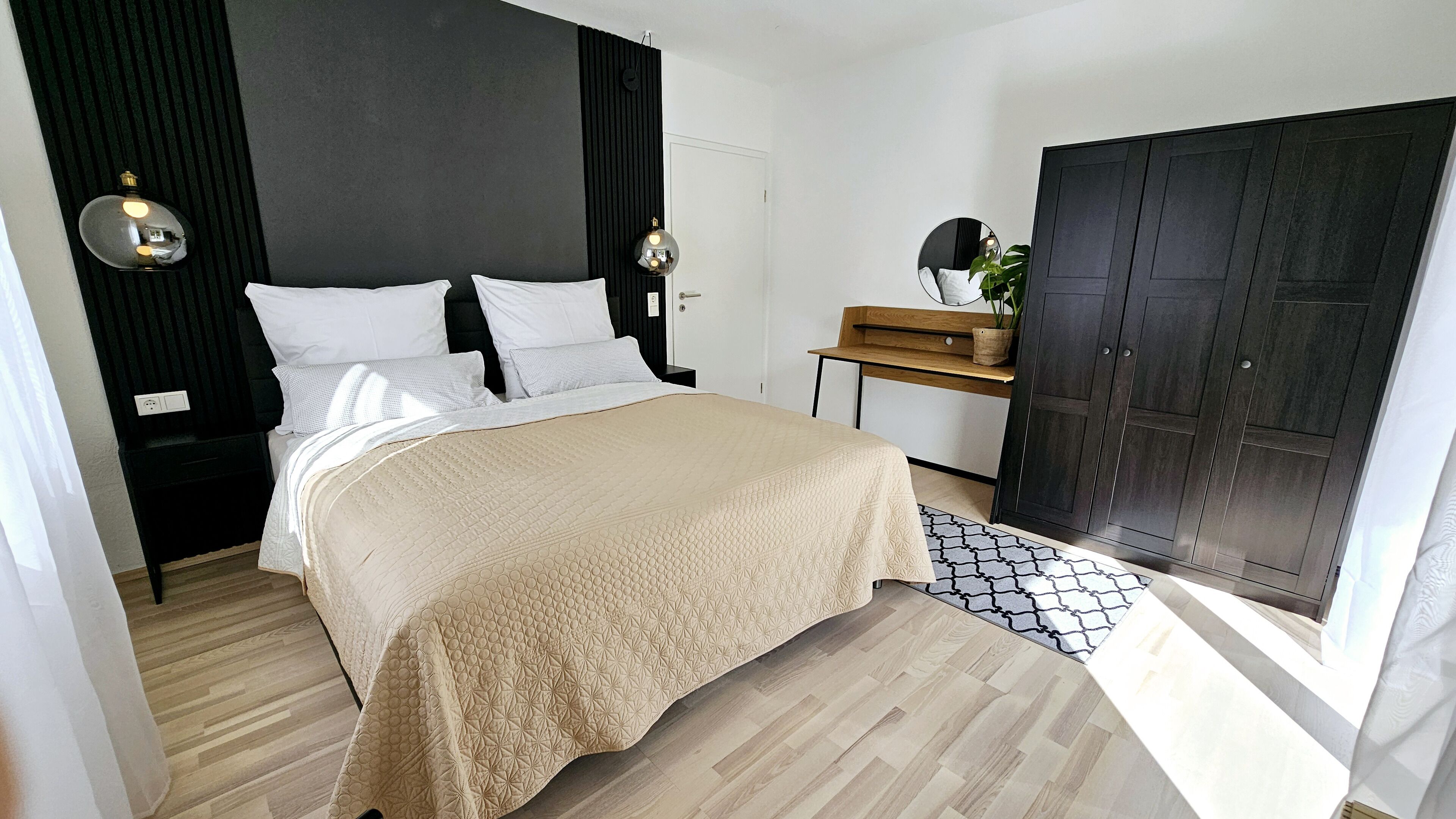 2 bedrooms, travel cot, WiFi, bed sheets