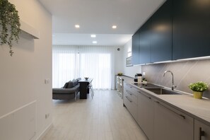 Panoramic Apartment | Private kitchen | Full-sized fridge, microwave, oven, stovetop - notaMi - Terminal Tower - S. Cristoforo  (Milan)
