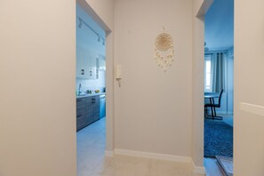 Apartament empresarial | 1 dormitori, escriptori, cortines opaques i planxa i posts de planxar 