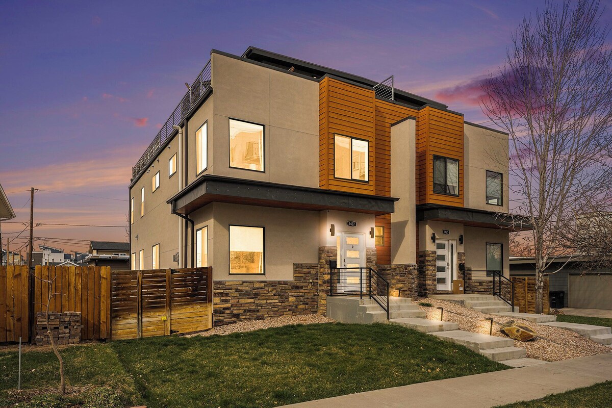 Walk to Broncos Stadium | Hot tub & Rooftop