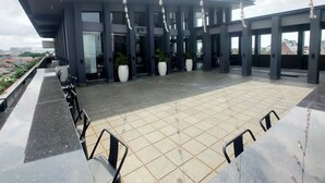 Gambar tidak terklasifikasi, 5 dari 10, tombol