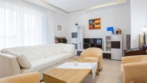 Villa (Four Bedroom Villa with Terrace and S) | Wohnzimmer