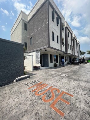 A modern building with a flat roof and a large, open courtyard.