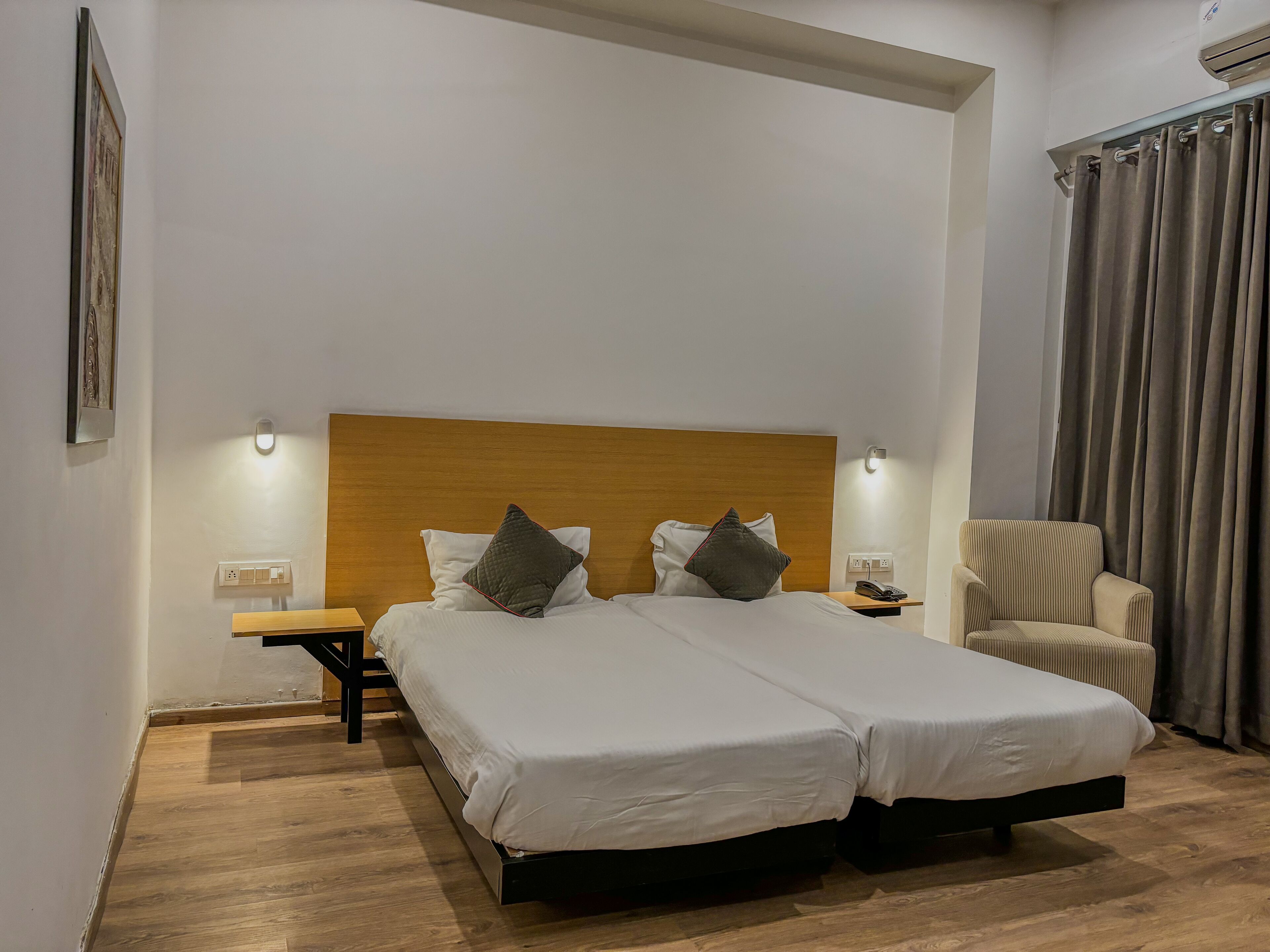 客房內保險箱、書桌、熨斗/熨衣板、免費無線上網