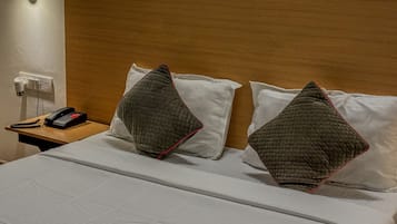 豪華雙人房 | 房內夾萬、書桌、熨斗/熨衫板、免費 Wi-Fi