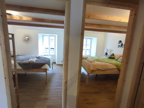 3 bedrooms, soundproofing, iron/ironing board, WiFi - Logement Les Randonnées Joyeuses Gard/ Cévennes Rivière ,lac Activités Nautiques (Génolhac)