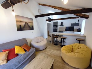 TV - Logement Les Randonnées Joyeuses Gard/ Cévennes Rivière ,lac Activités Nautiques (Génolhac)